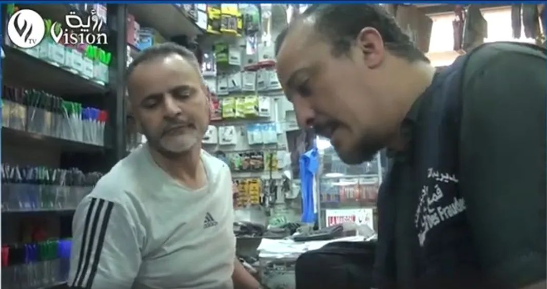 فيديو غريب :      السلطات الجزائرية تشن حملة تفتيش واسعة داخل المكتبات بسبب مجسمات تظهر خريطة المغرب كاملة