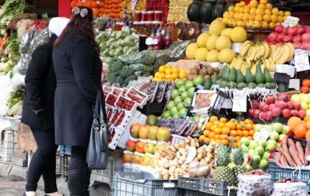 الدلاح الملوث بالمبيدات السامة يكلّف المغرب غاليا بخفض إسبانيا نسبة كبيرة من وارداتها من الفواكه منه