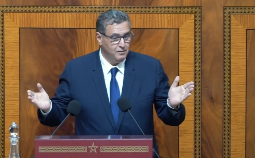 صمت الحكومة المريب بعد مقتل واختطاف أربعة مغاربة بجوار شاطئ السعيدية من طرف الجيش الجزائري يجر أخنوش للبرلمان