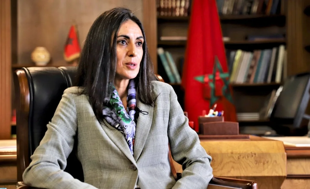 تفاصيل تفويت مساحات كبيرة من أرض تابعة للأملاك المخزنية بالناظور الجديد ، للمقاول يحيى قمر مستغلا صورته مع الملك !