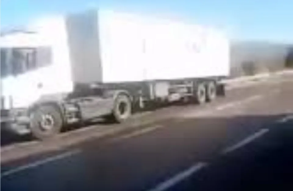 فيديو مشين :    الجنرال حرمو يعاقب دركيين حرروا مخالفات لسائقي شاحنات المساعدات لضحايا الزلزال