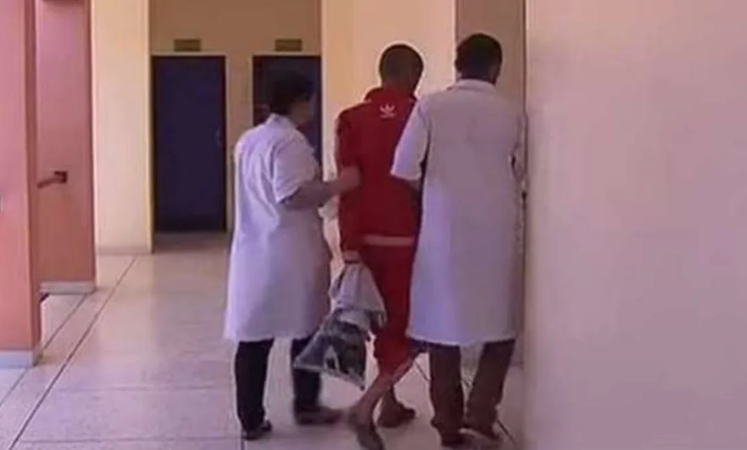 فيديو :     يحتضن مئات المرضى … مستشفى الأمراض العقلية مهدد بالانهيار بسبب الزلزال  !
