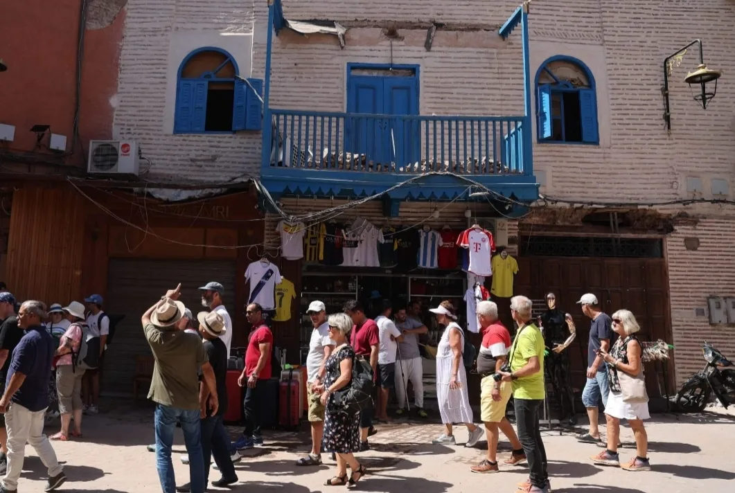 ضمنها مراكش وتارودانت … أزيد من 15 ألف سائح إسباني يواصلون قضاء عطلتهم بالمغرب رغم الزلزال المدمر