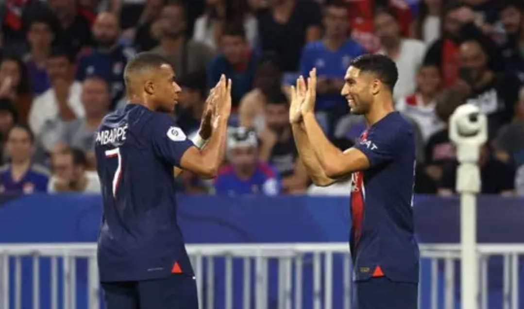 حكيمي في مباراة كبيرة هذه الليلة رفقة باريس سان جيرمان أمام دورتموند