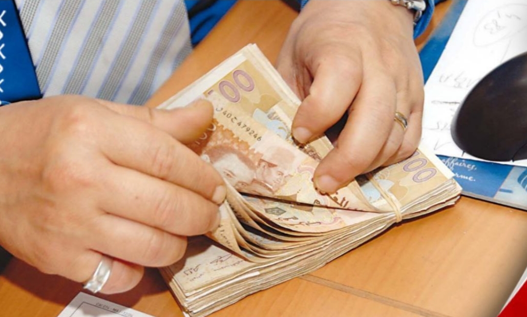 الحكومة المغربية تعطي الضوء الأخضر للزيادة في ( سميك ) الحد الأدنى للأجر