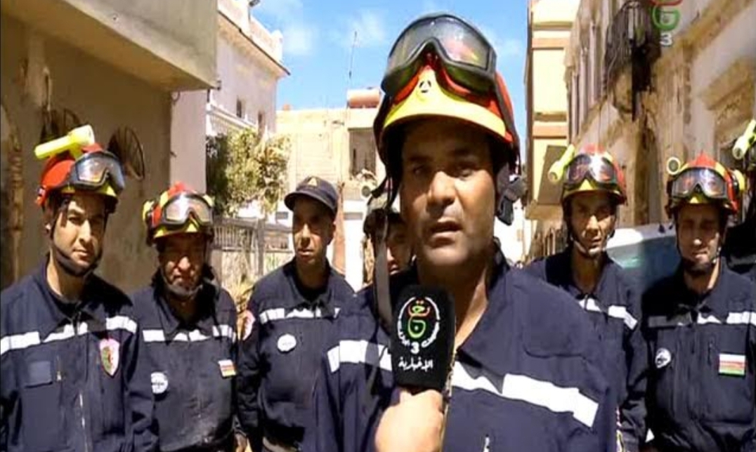 خطير :  فرق الإنقاذ الجزائرية التي حلت بليبيا للمساعدة في إنقاذ ضحايا الإعصار تقوم بالسطو على مجوهرات وأموال الليبيين
