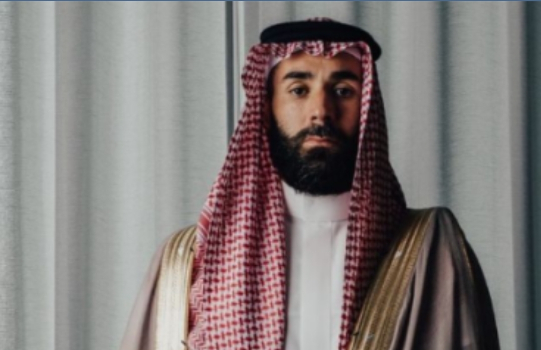 ارتداء اللاعب “بنزيمة” الزي التقليدي السعودي يثير السياسيين الفرنسيين