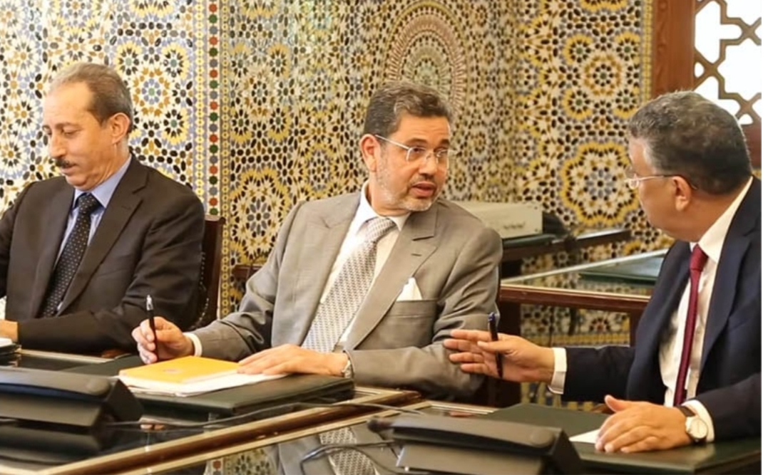 أكاذيب مؤثري وسائل التواصل تتطغى وأغلبية الناس يصدقونها … جدل واسع بعد القرار الملكي بإعادة النظر في مدونة الأسرة التي لا يعرف مضمونها أحد