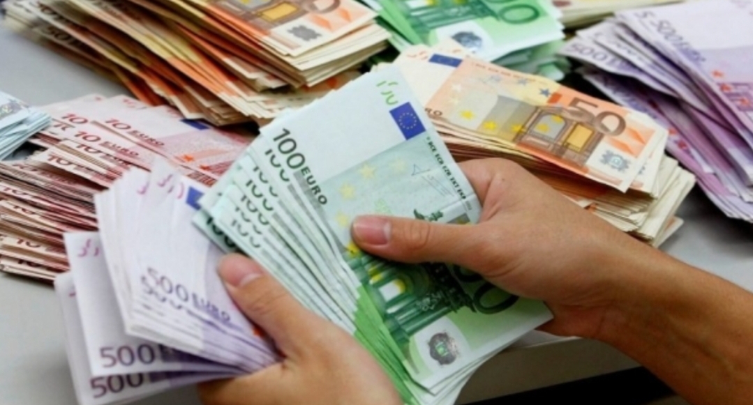 في وقت أغلقت فيه العديد من الوكالات البنكية المغربية بالخارج بسبب العجز … مكتب الصرف :    تحويلات الجالية تسجل إرتفاعا !