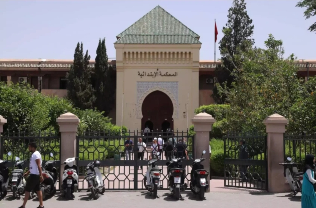 إنسحاب محامون من جلسة محاكمة سيدة بعد نعتهم من طرف نائب وكيل الملك ب “الجهلة”