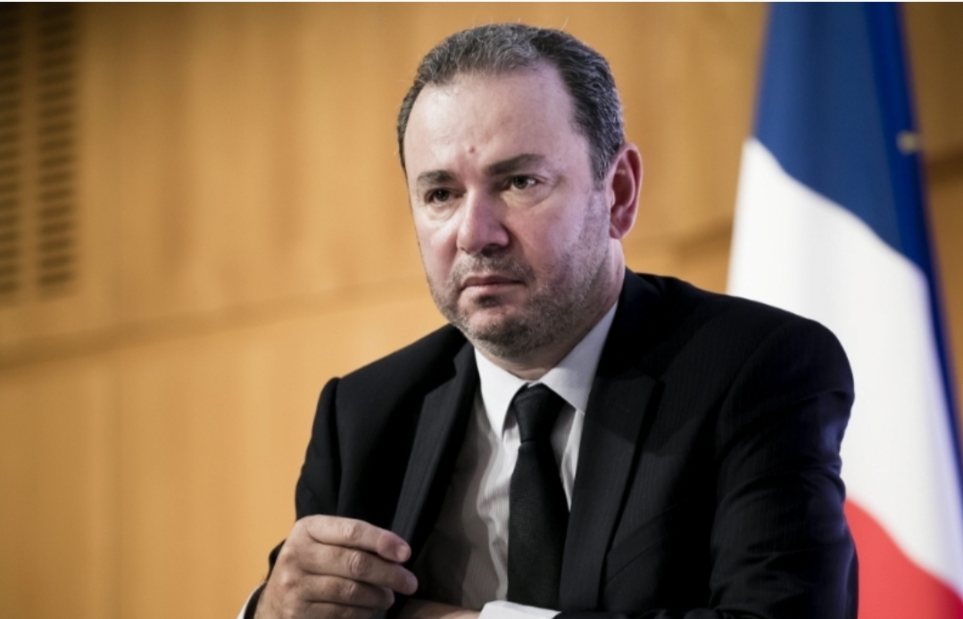 سفارة فرنسا بالرباط لا تولي أهمية للقضاء … تهريب “قاصر” يورط قنصلية فرنسا بالمغرب