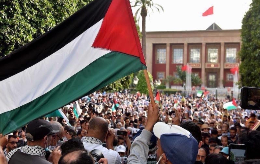 مسيرة ضخمة وسط الرباط .. يشارك فيها عشرات الآلاف للتضامن مع غزة