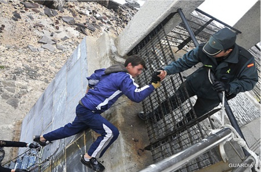 مليلية تسلم سلطات إقليم الناظور 3 آلاف مرشحا للهجرة