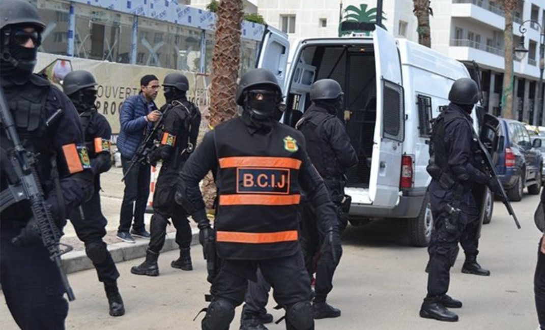 ضمنهم عدول وموظفون … الفرقة الوطنية تعتقل21 شخصا يقومون بتزوير الوثائق من أجل الاستيلاء على عقارات الغير