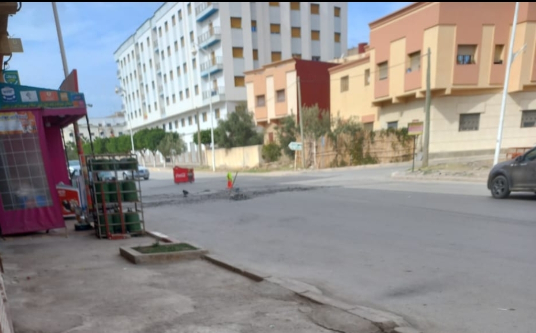 سلطة بارون الخمور أقوى … إزالة حواجز لتخفيف السرعة بحماعة أزغنغان يثير سخط الساكنة على المجلس الجماعي