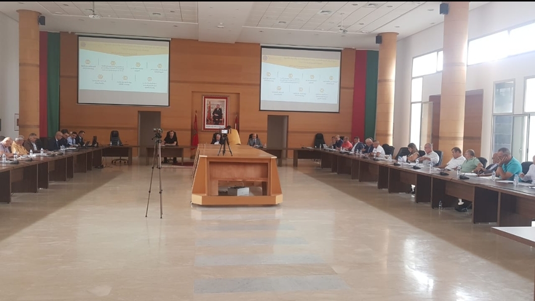 تم خلالها إقالة النائب الأول للرئيس ، وإقامة حفل شواء بحضور القنصل الإسباني … غرفة التجارة والصناعة والخدمات بجهة الشرق تعقد دورتها بالدريوش