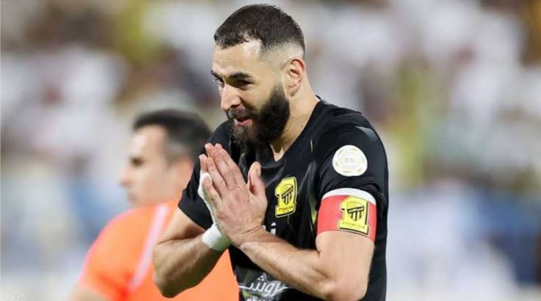 اللاعب كريم بنزيمة يقرر مقاضاة وزير الداخلية الفرنسي الذي إتهمه ب “الإرهاب” بسبب تضامنه مع فلسطين