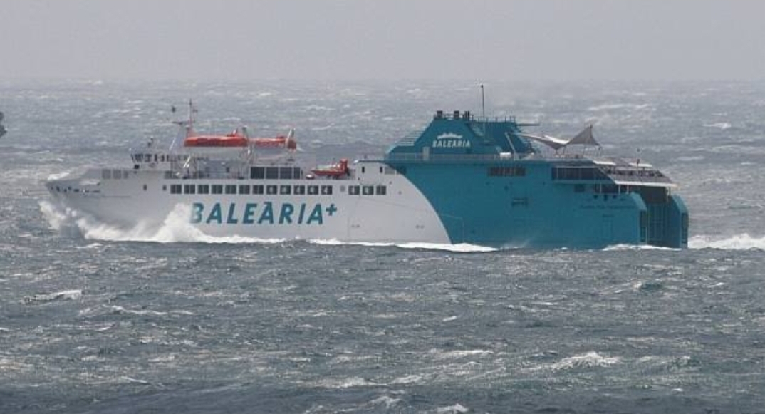 بعد عاصفة الغبار والرياح … استئناف الرحلات البحرية بين المغرب وإسبانيا