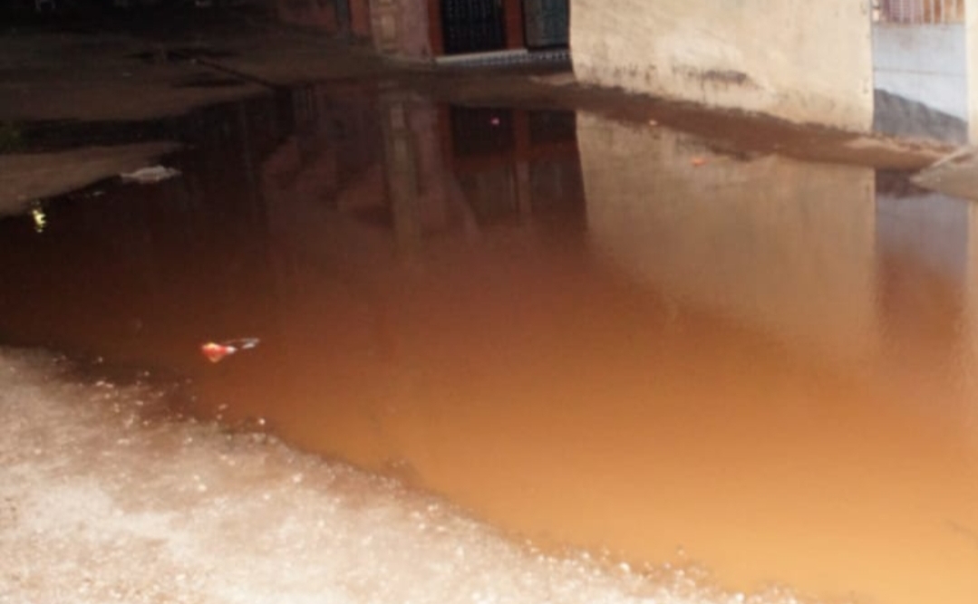 إجلاء 30 عائلة … مقاولة مملوكة لرئيس جهة الشرق تغرق منازل دوار مرجان بجماعة بوعرك ضواحي الناظور بمياه الأمطار