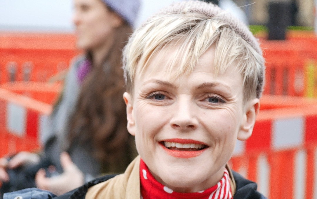 أكثر من 2000 فنان عالمي شهير يطالبون بوقف إطلاق النار في غزة !