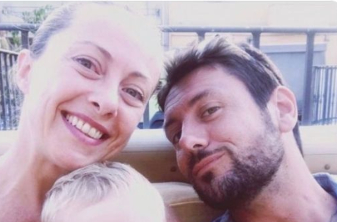 بعد فضيحة جنسية هزت البلاد وسرده لطبيعة ممارساته معها … إقالة زوج رئيسة وزراء ايطاليا من منصبه بعد إنفصالها عنه !