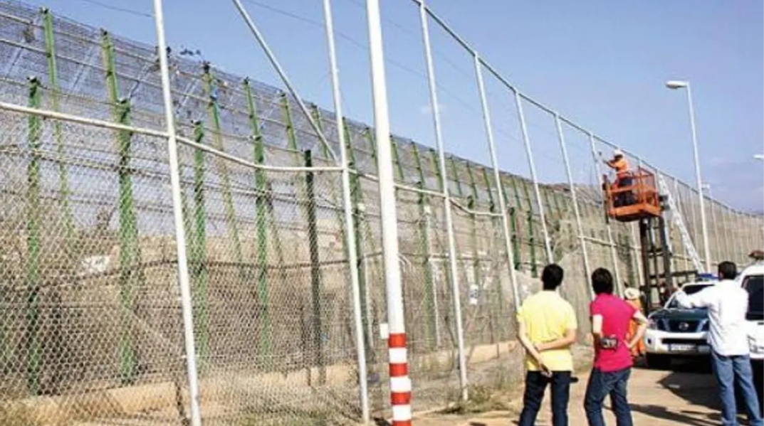 بعد زيارة وفد أمني وعسكري رفيع … السلطات المغربية تضع حواجز جديدة على الحدود مع مليلية وتنصب مراكز مراقبة دائمة بسواحل إقليمي الناظور والدريوش