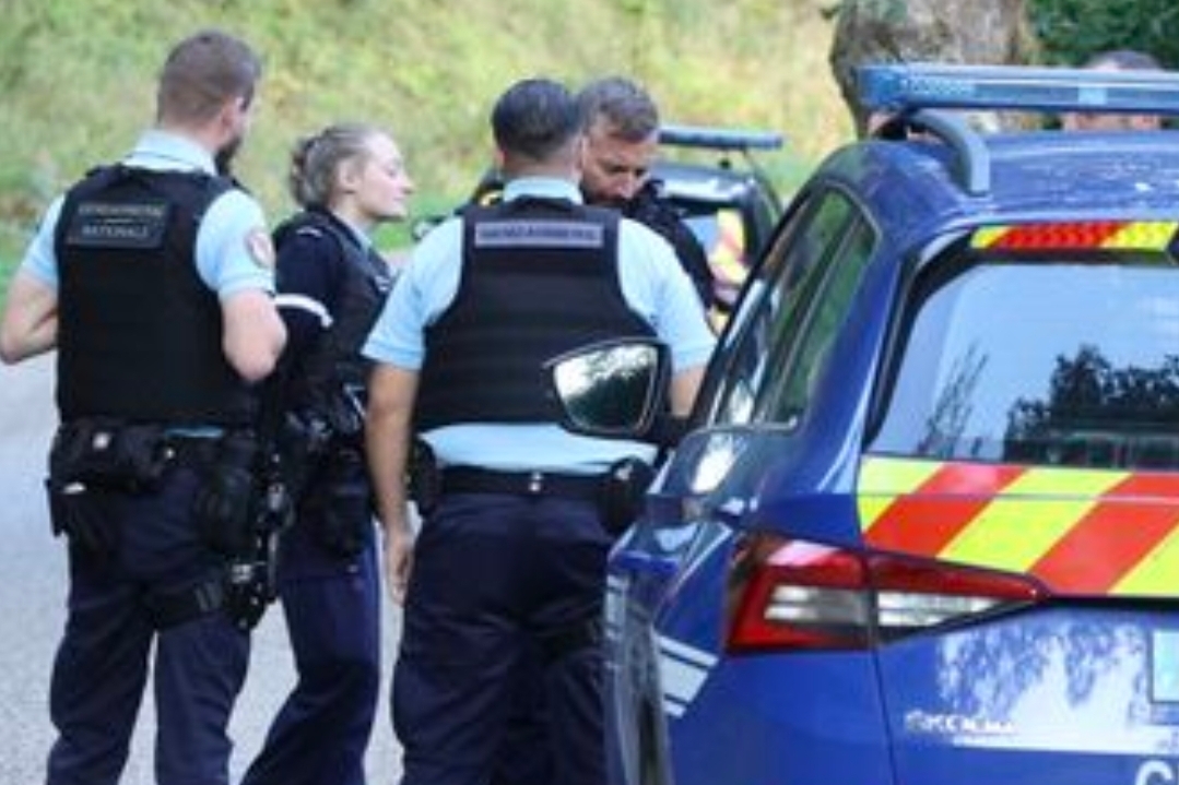 درك فرنسي يقتل بناته الثلاث بالرصاص وينتحر