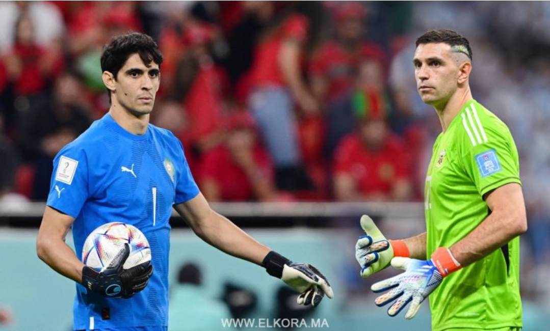 “فرانس فوتبول” تتعرض للسخرية بعد منحها جائزة أفضل حارس في العالم للأرجنتيني مارتينيز الذي يتأخر على الحارس المغربي بونو في الترتيب