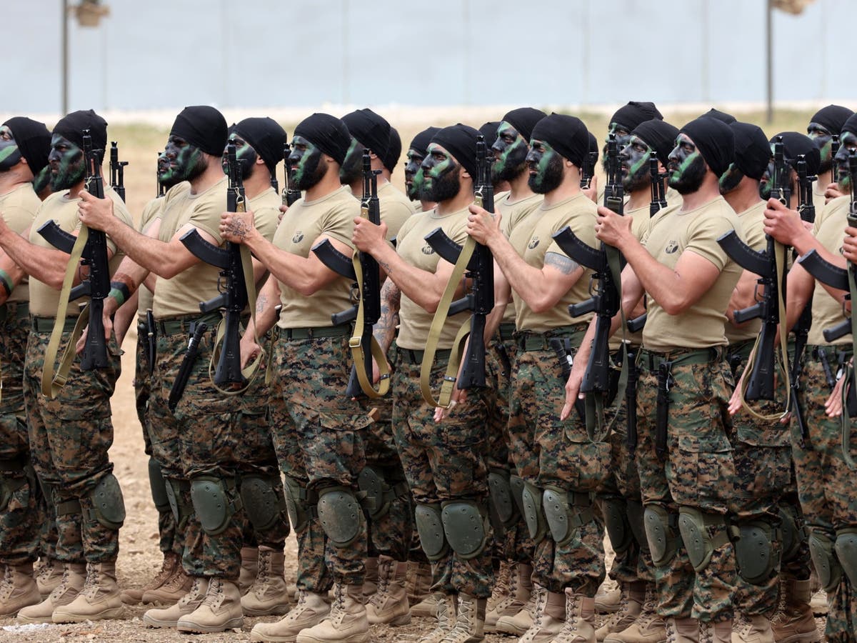 وزير الجيش الإسرائيلي: حزب الله قرر المشاركة في القتال