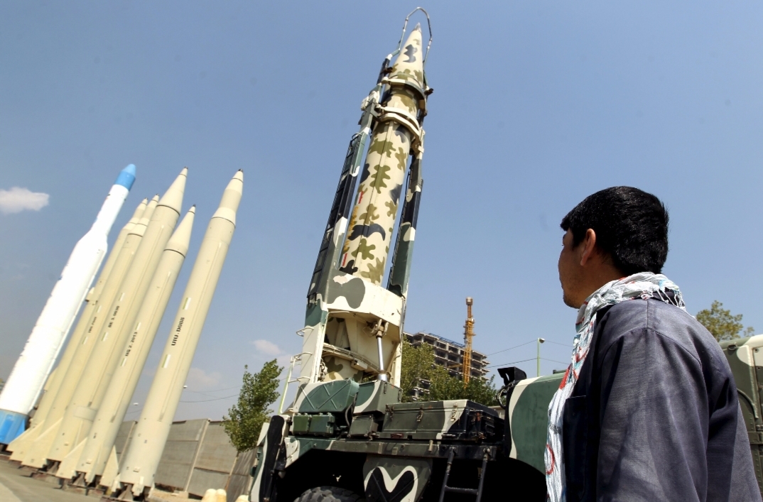 الجيش الإسرائيلي يهدد بضرب اليمن بعد مشاركته في قصف تل أبيب