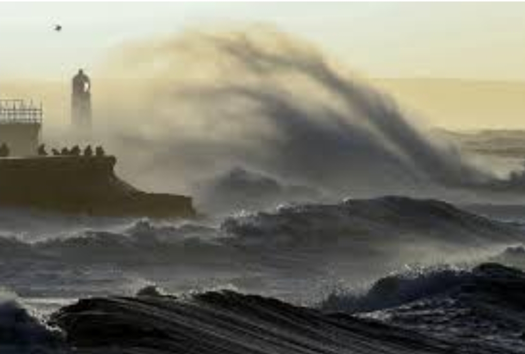 عاصفة “كيران” تسببت فى انقطاع الكهرباء عن 1.2 مليون منزل بفرنسا وتخلف ضحايا وخسائر ضخمة