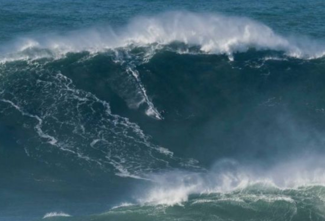 الأرصاد الجوية تحذر المواطنين من أمواج خطيرة علوها 6 أمتار ستضرب المغرب