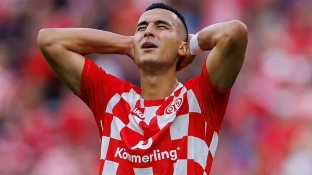 بعد إصراره على موقفه الداعم لغزة والمندد بإسرائيل … فؤيق ماينز الألماني يقرر فسخ تعاقده مع اللاعب المغربي أنور الغازي