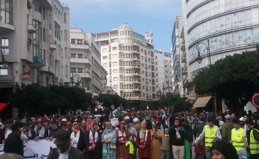 فيديو :     مسيرة ضخمة جدا وغير مسبوقة بطنجة تطالب المغرب بإسقاط التطبيع مع إسرائيل وتندد بجرائم غزة