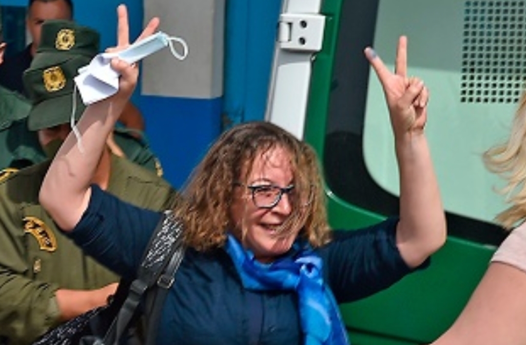 ساهمت الأجهزة الفرنسية في فرارها عبر تونس … القضاء الجزائري يدين غيابيا الناشطة “بوراوي” بالسجن 10 سنوات