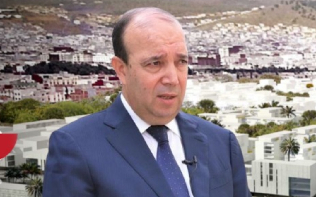 غريب :      مدير وكالة مارتشيكا بالناظور المقال يقرر الإحتفاظ بسيارة الخدمة الفاخرة