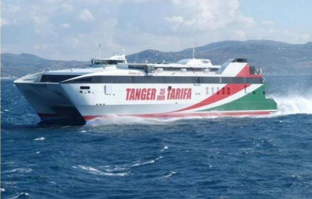 إنقاذ مئات الركاب على متن رحلة بحرية بين جنوب إسبانيا وطنجة بعد تعطل العبارة في عرض البحر ودخول المياه إليها !!