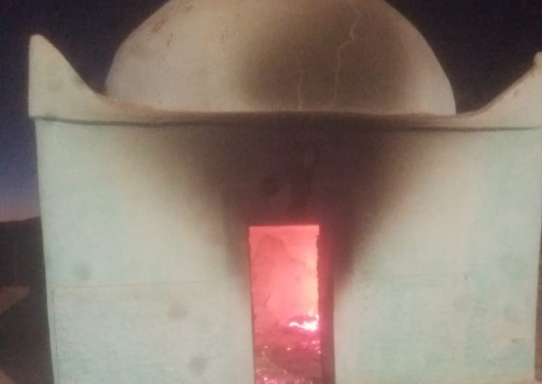 فيديو :      جهة مجهولة تضرم النار بشكل متسلسل في قبور وأضرحة الأولياء بعمالة وجدة أنجاد