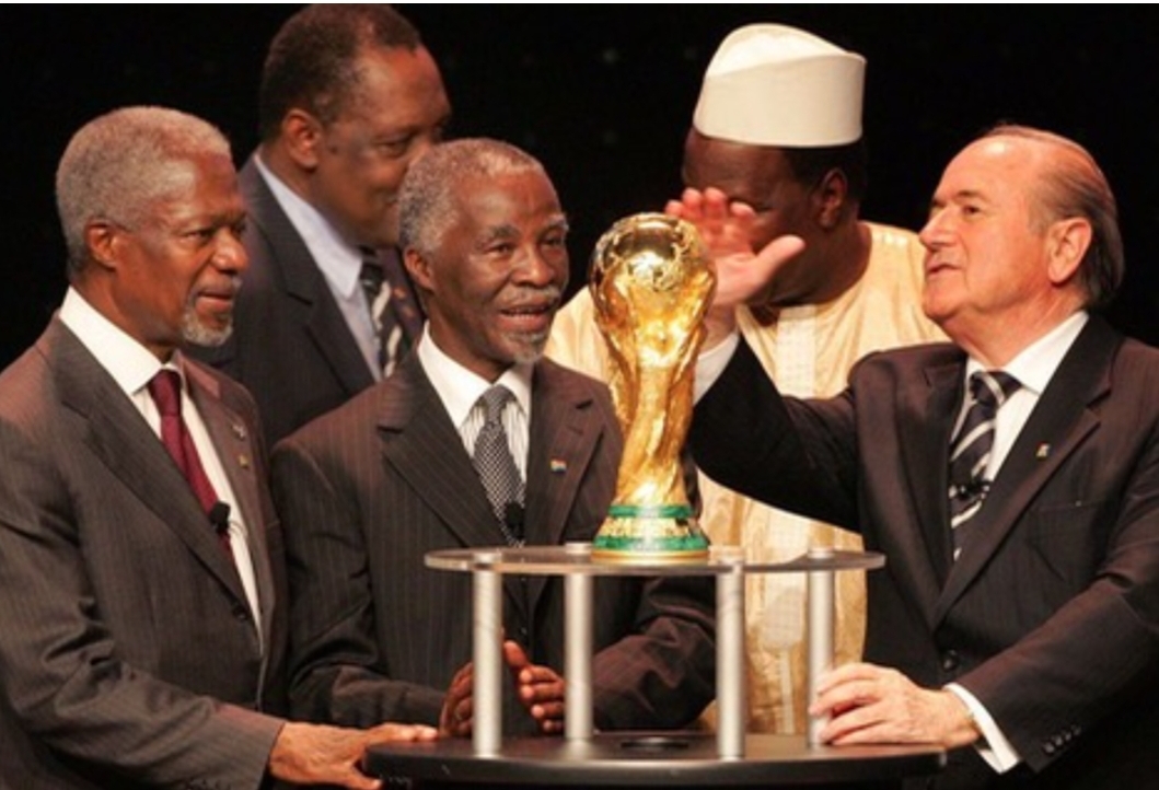 أدلة فساد قاطعة تسببت في “خسارة المغرب” تنظيم “مونديال 2010” لصالح جنوب إفريقيا