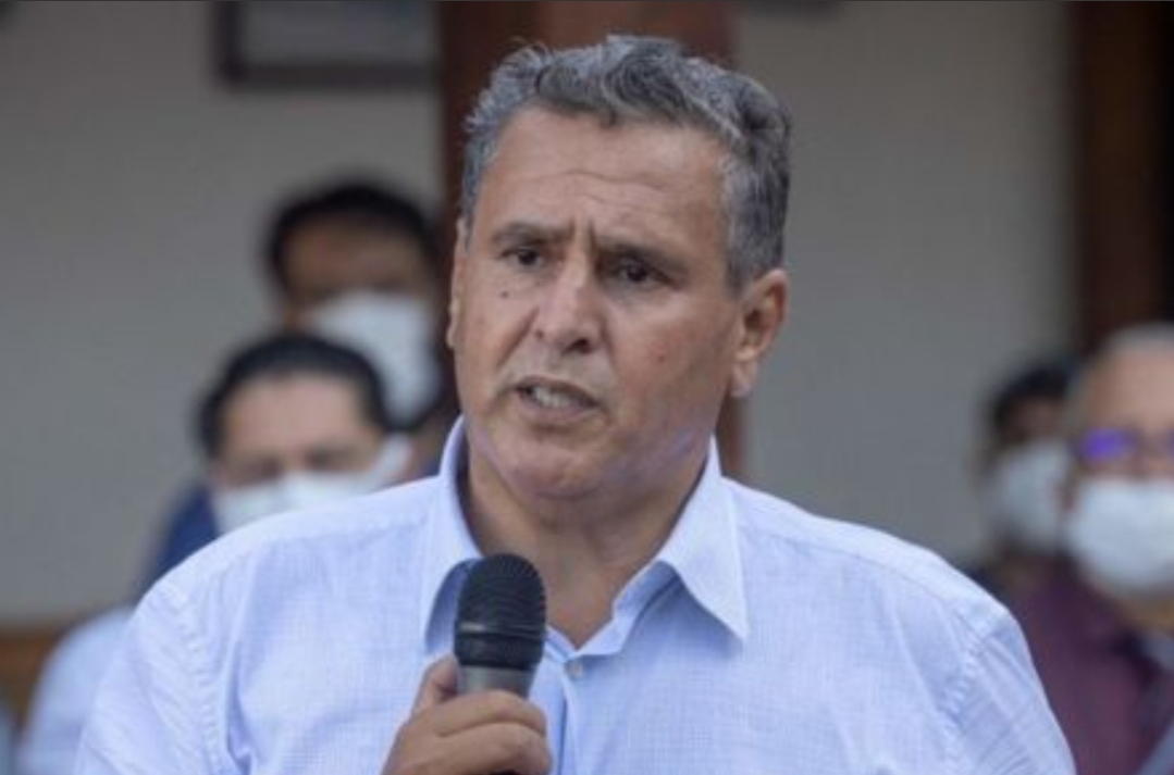 مسؤول يتحدث عن فضيحة كبرى … أخنوش امتلك المحروقات والغاز والأوكسجين والماء و”رقاب المغاربة” !