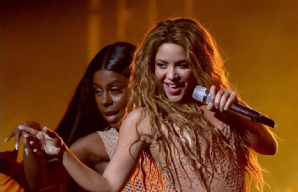 3 سنوات سجنا للمغنية شاكيرا بعد إعترافها بالذنب أمام القضاء الإسباني وتخفيض العقوبة المالية المقدرة بملايين اليوروهات إلى النصف !!