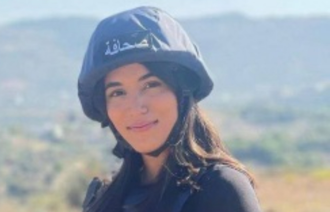 فيديو :     شاهد كيف قتلت صحفية قناة “الميادين” خلال تغطيتها للحرب في غارة إسرائيلية !