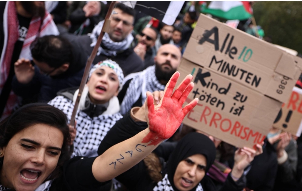 ألمانيا تلح على 6,5 مليون مسلم من مواطنيها ومن المقيمين على أراضيها إدانة حماس ومساندة إسرائيل