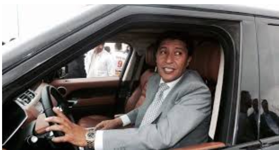 ويستمر الفساد ولا أحد يستطيع المساءلة … رئيس جهة الشرق يخصص 300 مليون لإقتناء سيارات فخمة له ولنوابه !!