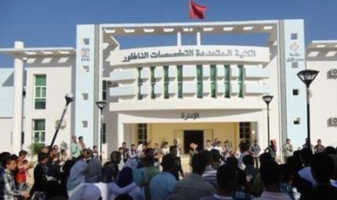 طلبة كلية الناظور في وقفة احتجاجية للمطلبة بتحسين ظروف الإقامة والأكل وصرف المنحة الجامعية