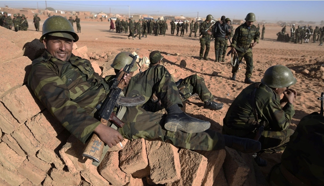 الجيش الجزائري يقتحم مخيمات تيندوف للسيطرة على الإقتتال الدائر بين عناصر مليشيات البوليساريو