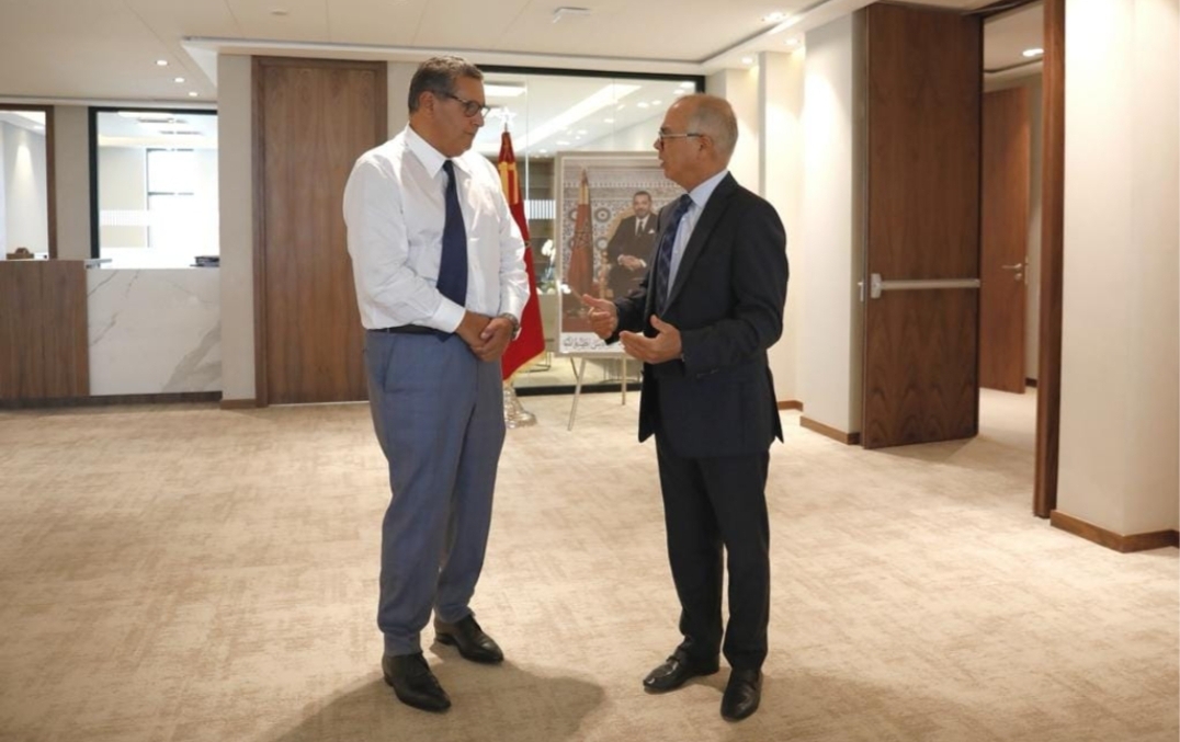 أخنوش يلمح لإمكانية إلغاء القانون الأساسي … ويعد بحل مشاكل الأساتذة