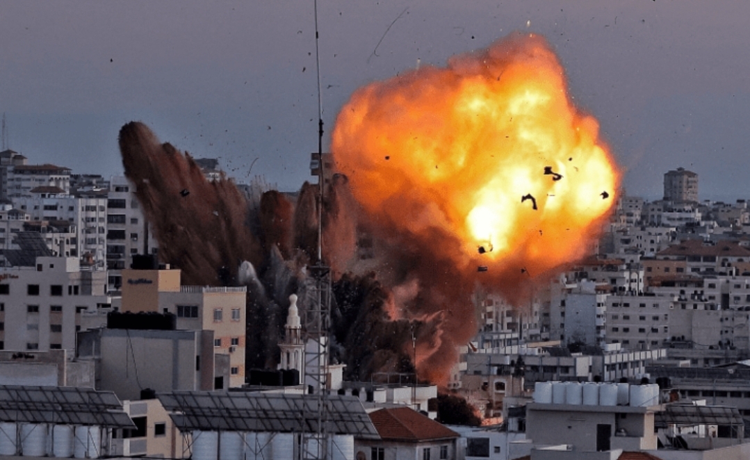 الجيش الإسرائيلي :      سنستأنف مهاجمة غزة فور انتهاء الهدنة الإنسانية بعد يومين !!