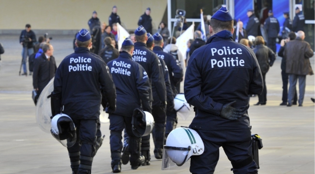 هدد بتفجير 30 مدرسة ببلجيكا ، وتسبب في إغلاقها … المخابرات المغربية تتمكن من توقيف المتهم بتنسيق مع نظيرتها البلجيكية !