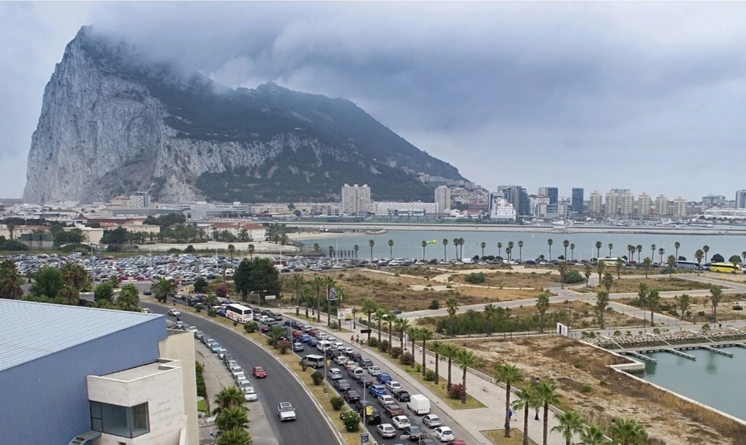 إسبانيا تؤكد أنها “قريبة جدا” من اتفاق مع بريطانيا حول جبل طارق